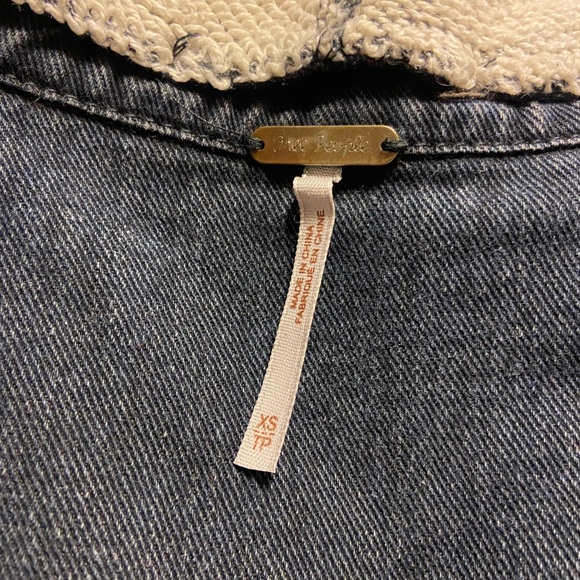 Free People distressed denim jean jacket with knit sleeves XS - Picture 5 of 10